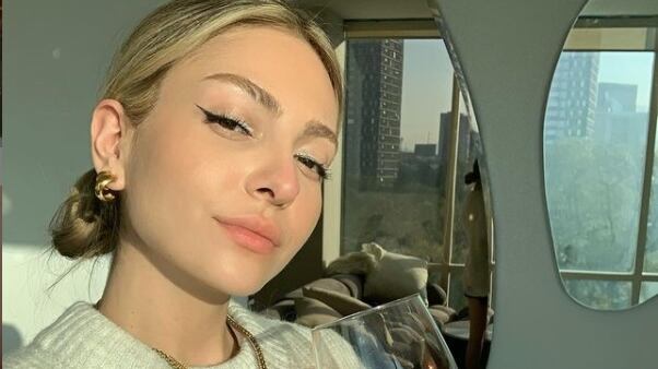 Anna Sarelly: Denuncian fraude en botellas de vino de la youtuber