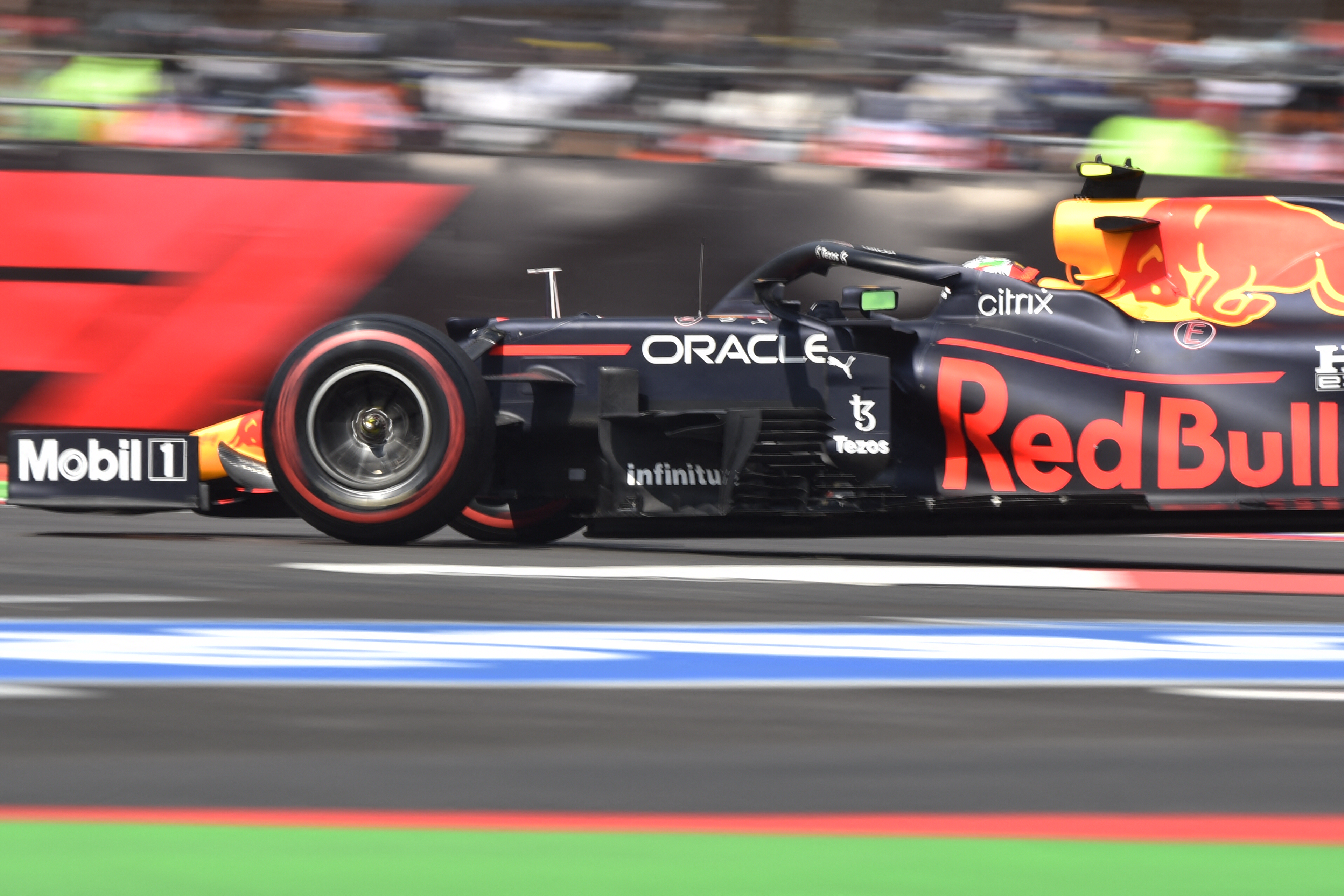 Checo Pérez en el GP de México