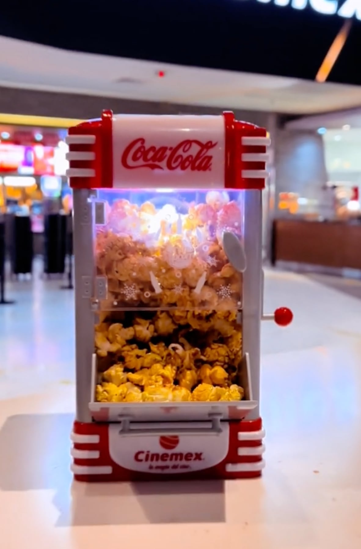 Palomera de Coca Cola en Cinemex