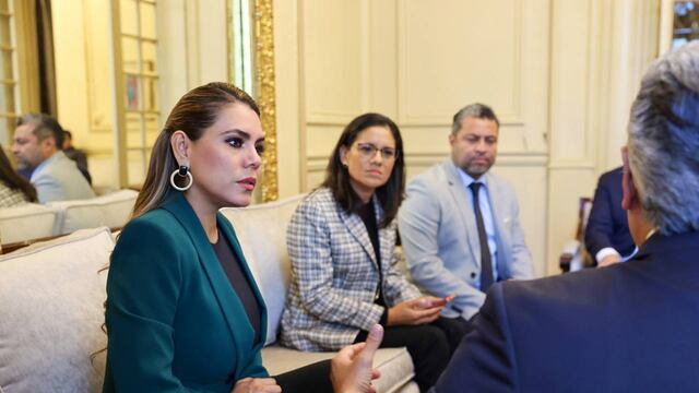 Evelyn Salgado y empresarios