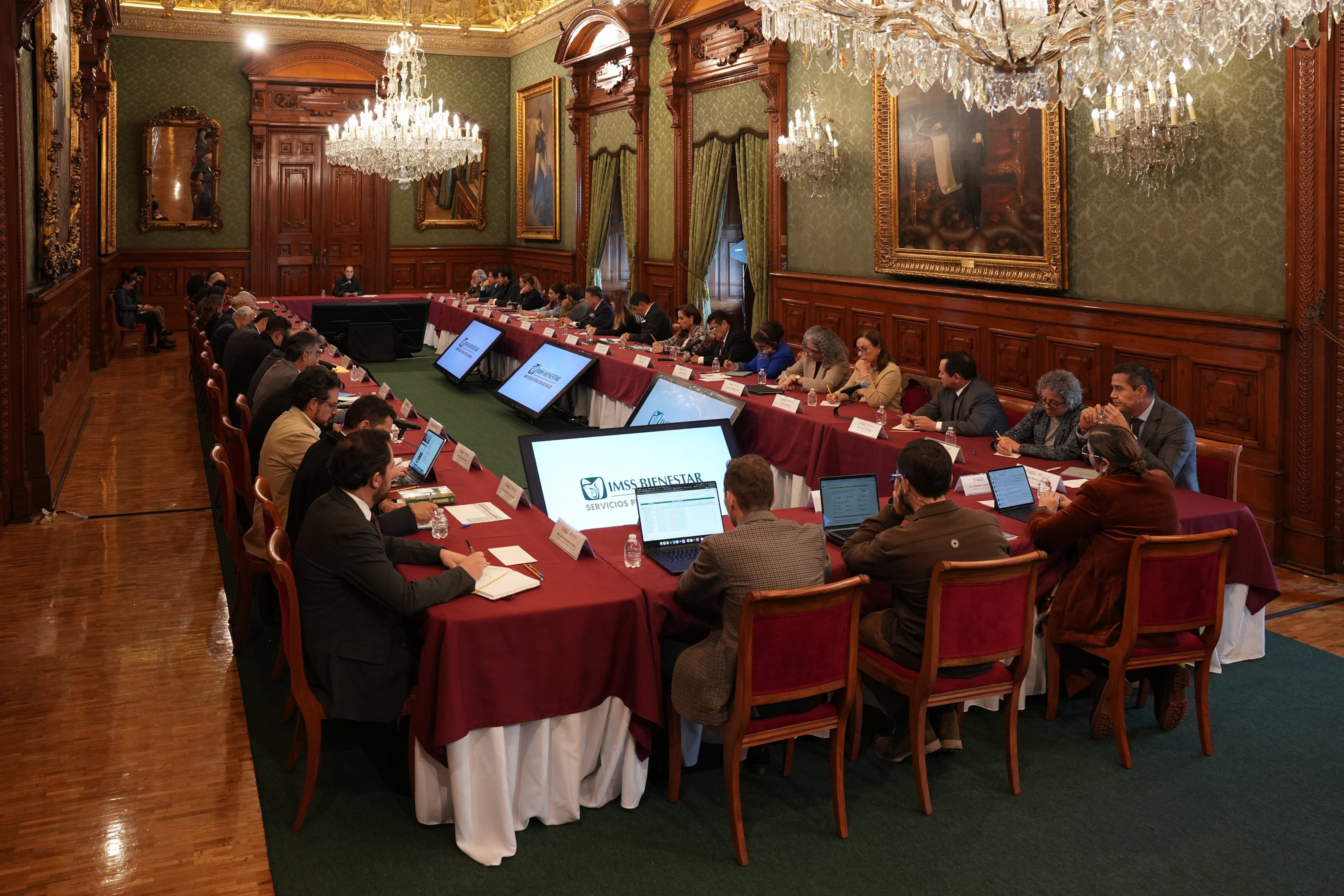 Claudia Sheinbaum se reúne en Palacio Nacional