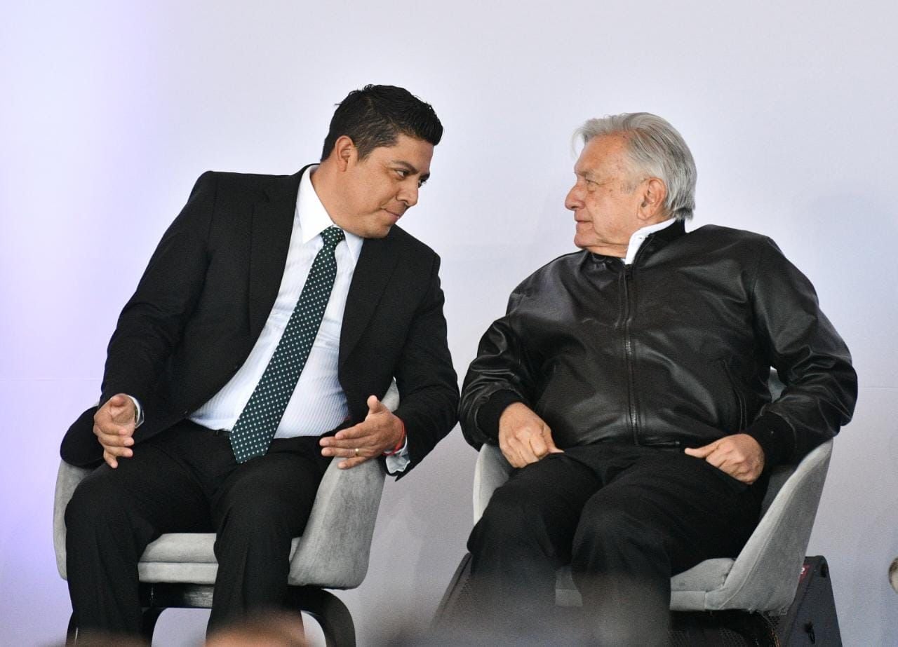 Ricardo Gallardo y AMLO formalizan inversión de BMW en San Luis Potosí.