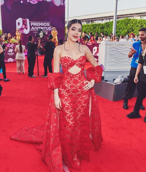 Kenia Os en los Premios Juventud 2023