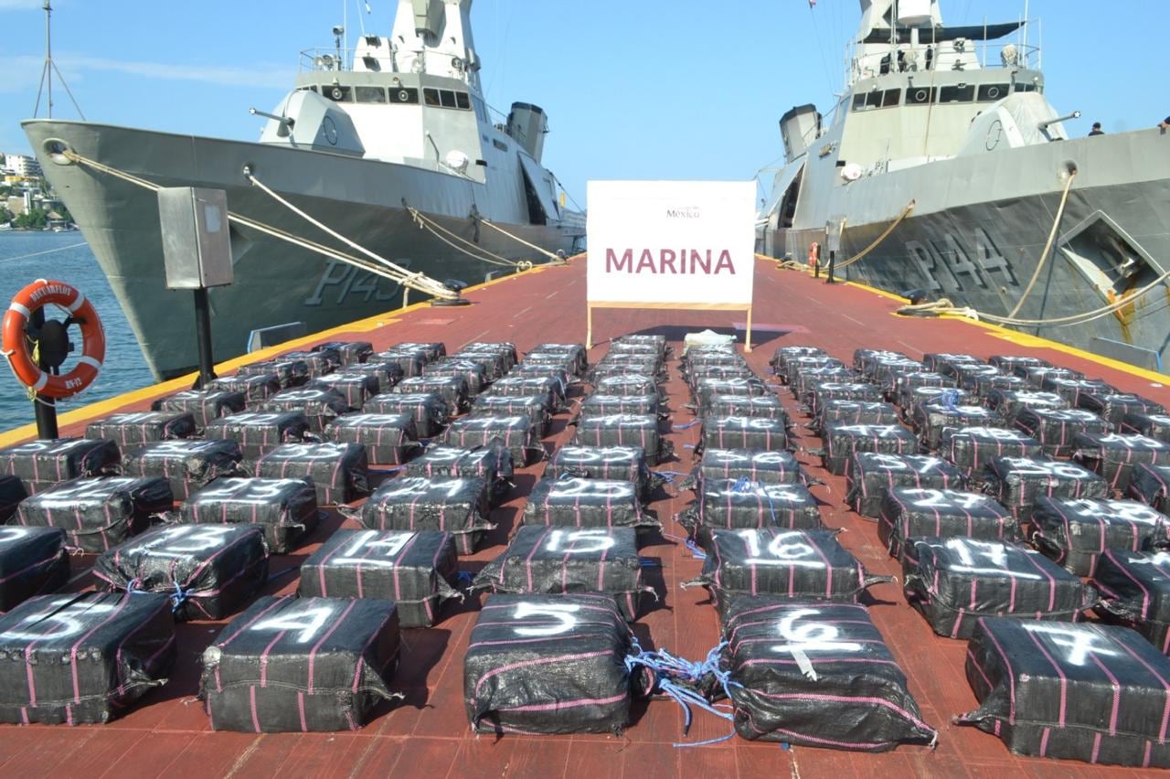 Secretaría de Marina asegura toneladas de droga en mar de Acapulco