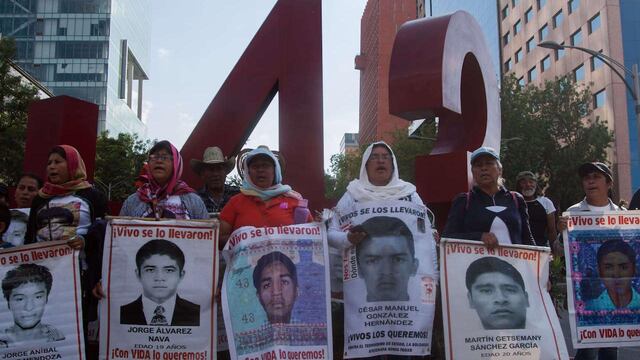 Familiares de los 43 normalistas desaparecidos