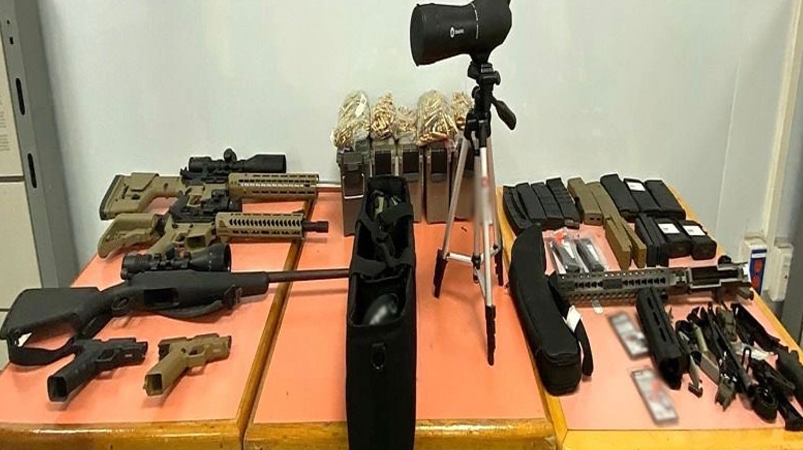 Scott Harvey Daniel Lee Thompson intentó cruzar armas ilegalmente a México