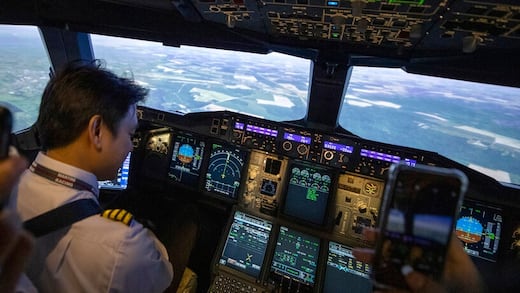 El emotivo mensaje de pilotos de ASPA para los niños que viajan en Navidad