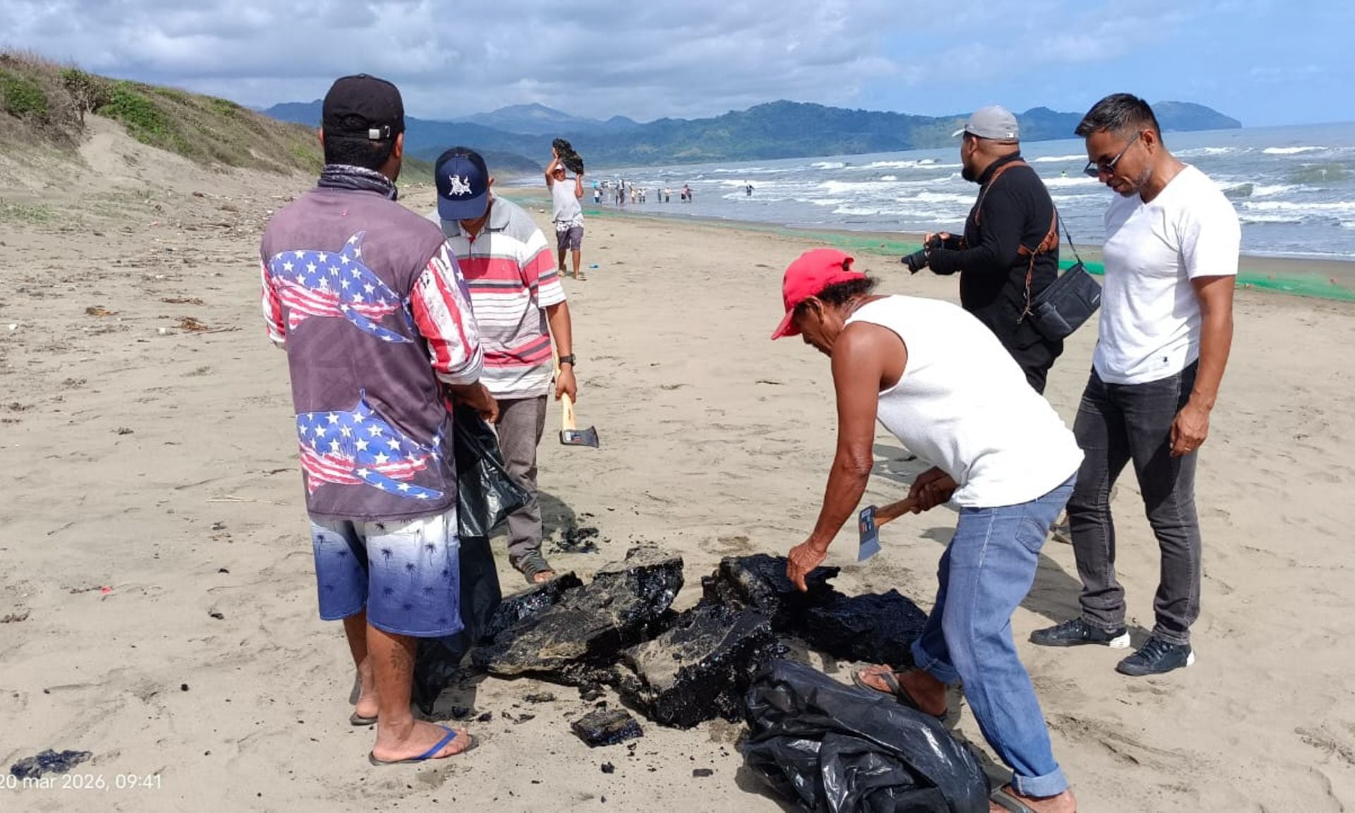 Organizaciones ambientalistas como CEMDA contradicen al gobierno de México y señalan que el derrame de petróleo inició al menos desde el 6 de febrero y no el 1 de marzo