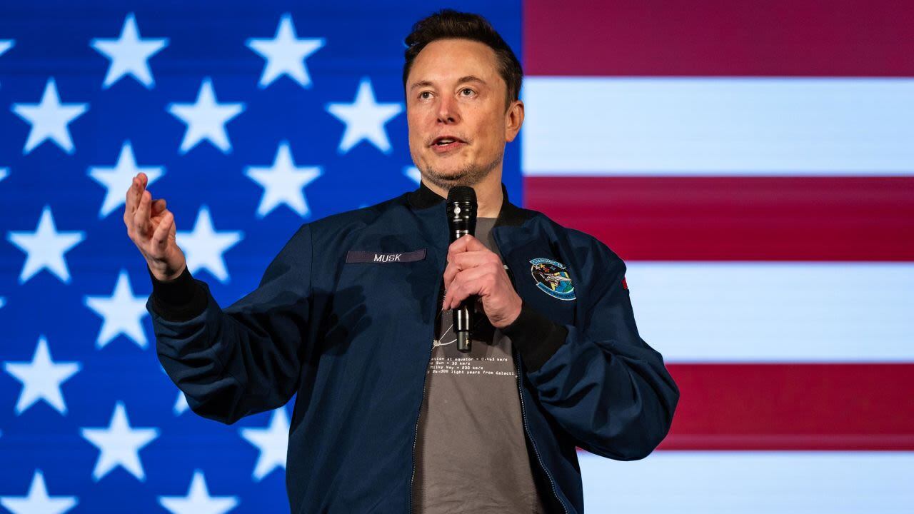 Elon Musk: Hallan dispositivos para incendios en tiendas de Tesla en Texas