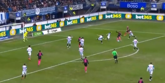 Santiago Giménez logró un gol más con el Feyenoord