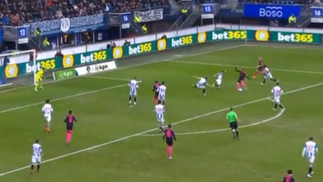 Santiago Giménez logró un gol más con el Feyenoord