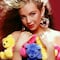 Thalía recrea su icónico look con ‘osos de peluche’ (VIDEO)