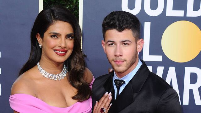 Nick Jonas y Priyanka Chopra muestran a su hija en público por primera vez en un año