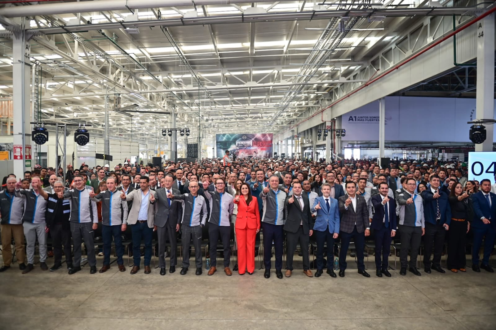Tere Jiménez impulsa producción de Nissan Frontier en Aguascalientes.