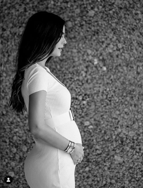 Ximena Navarrete muestra su embarazo
