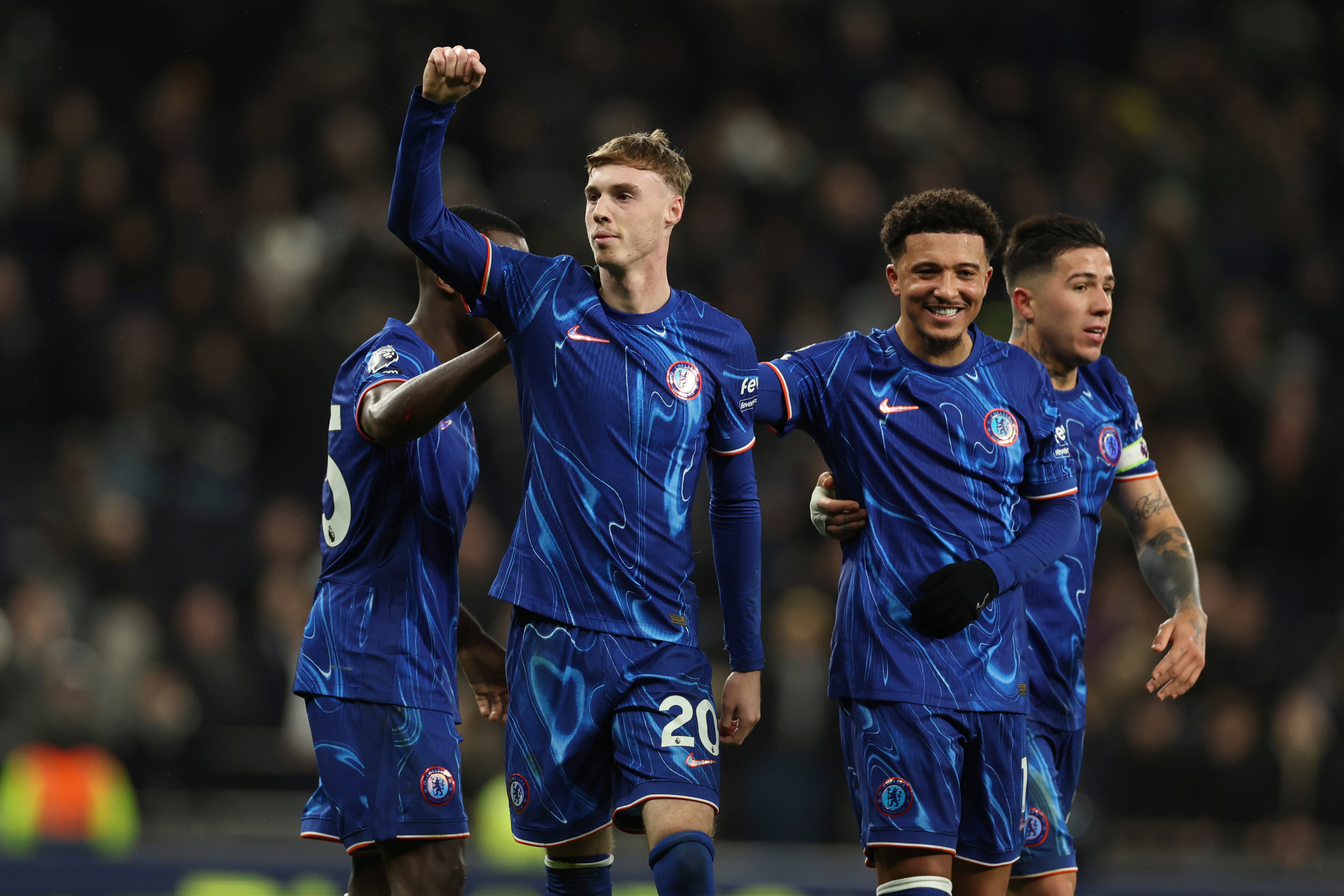 Jadon Sancho y Cole Palmer en el Chelsea de la Premier League.