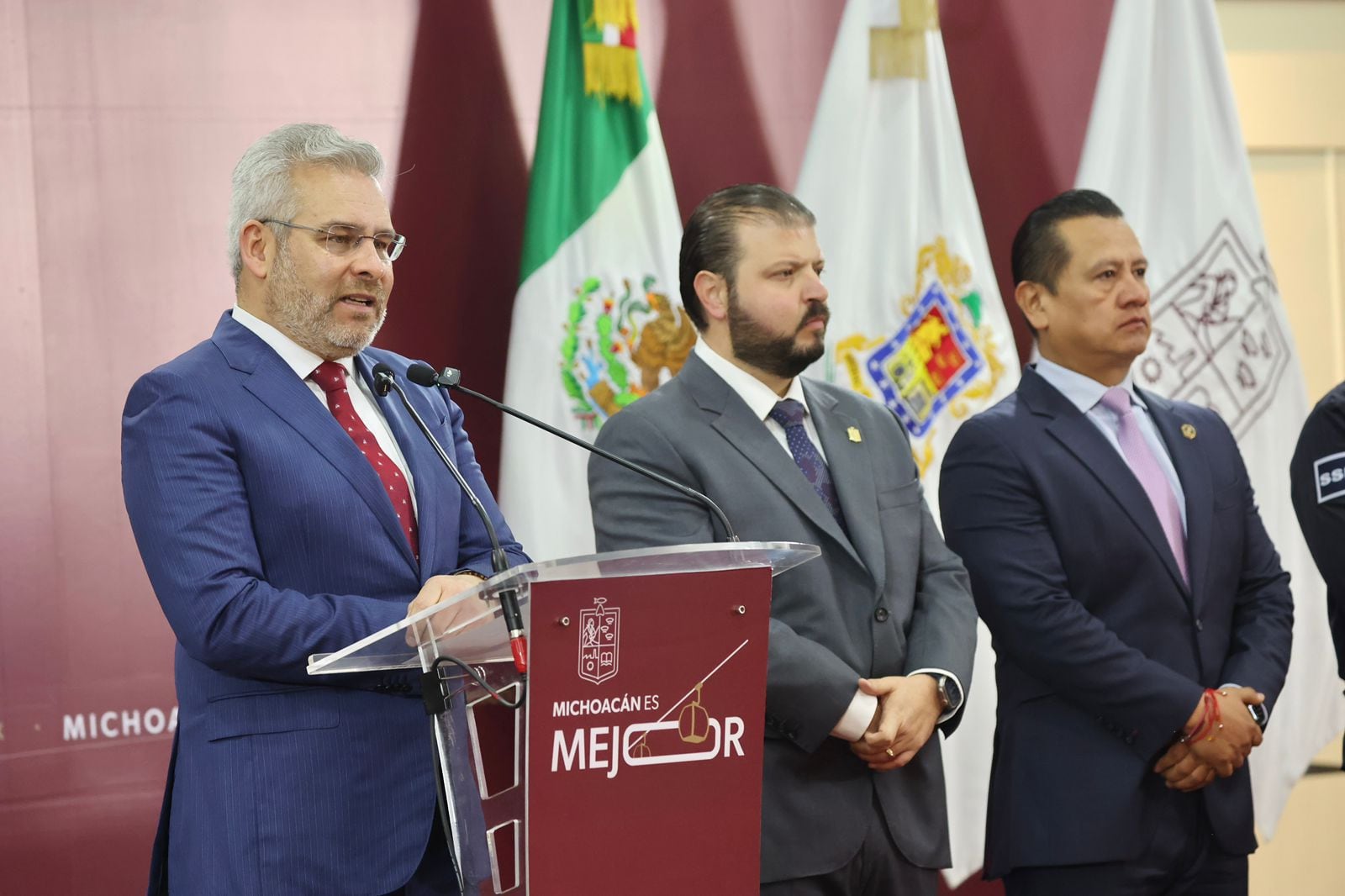 Bedolla confirma que hay más personas investigadas por el homicidio de una familia de intérpretes