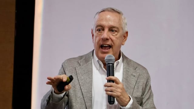 Arturo Brizio Carter, exárbitro del futbol mexicano.