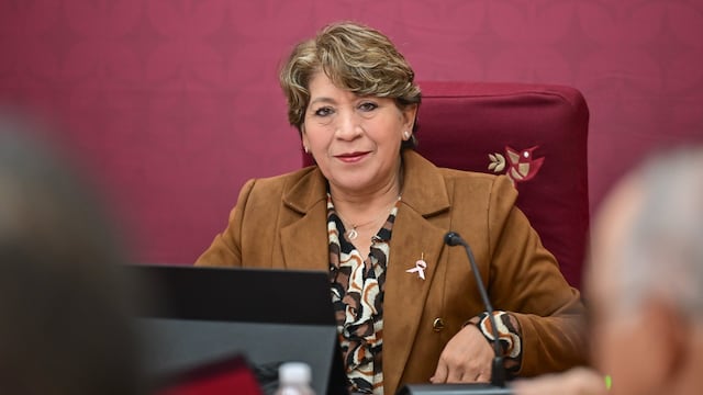 Delfina Gómez anuncia tarifa preferencial a adultos mayores con tarjeta del INAPAM en transporte público.