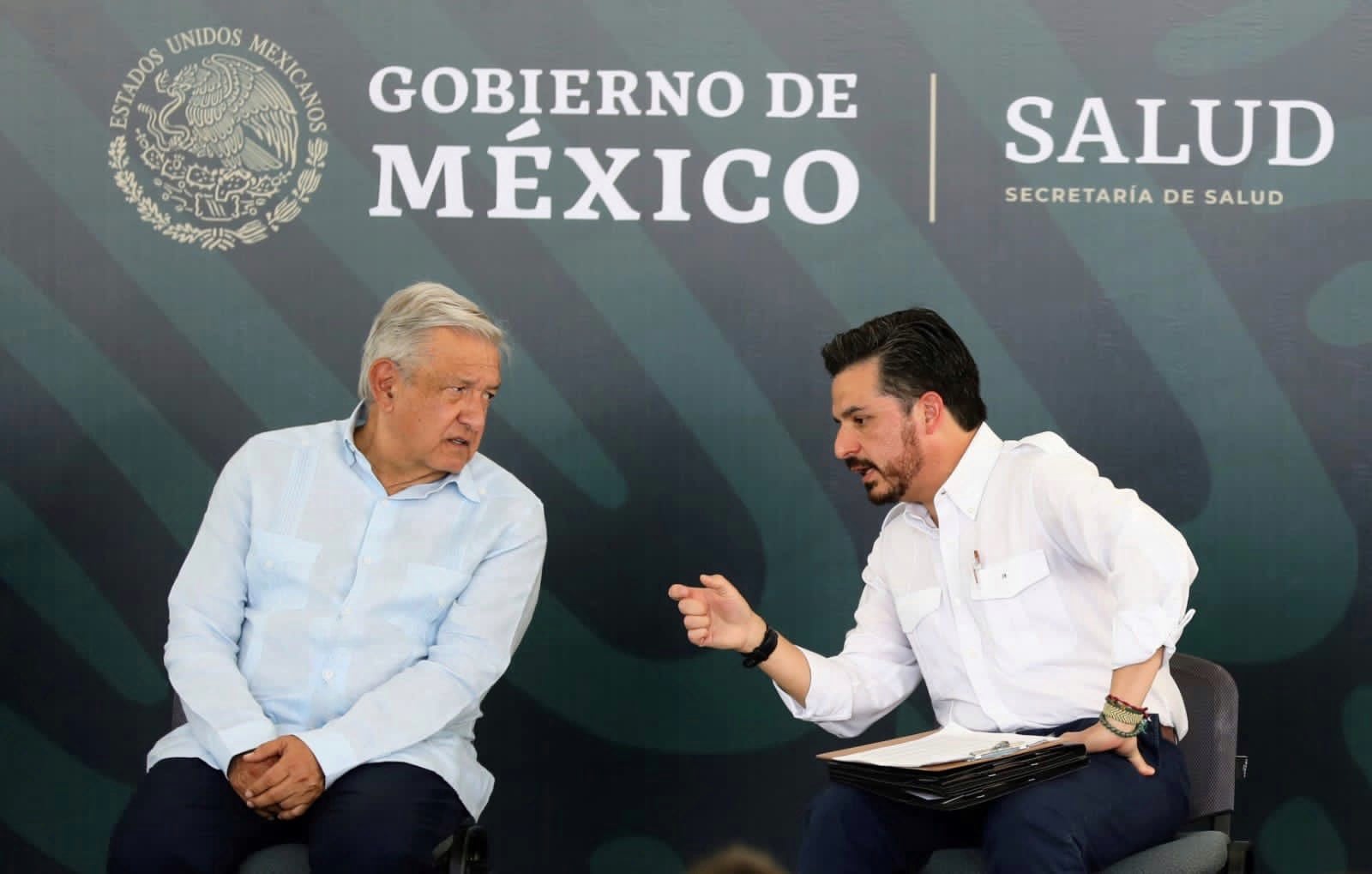 AMLO y Zoé Robledo