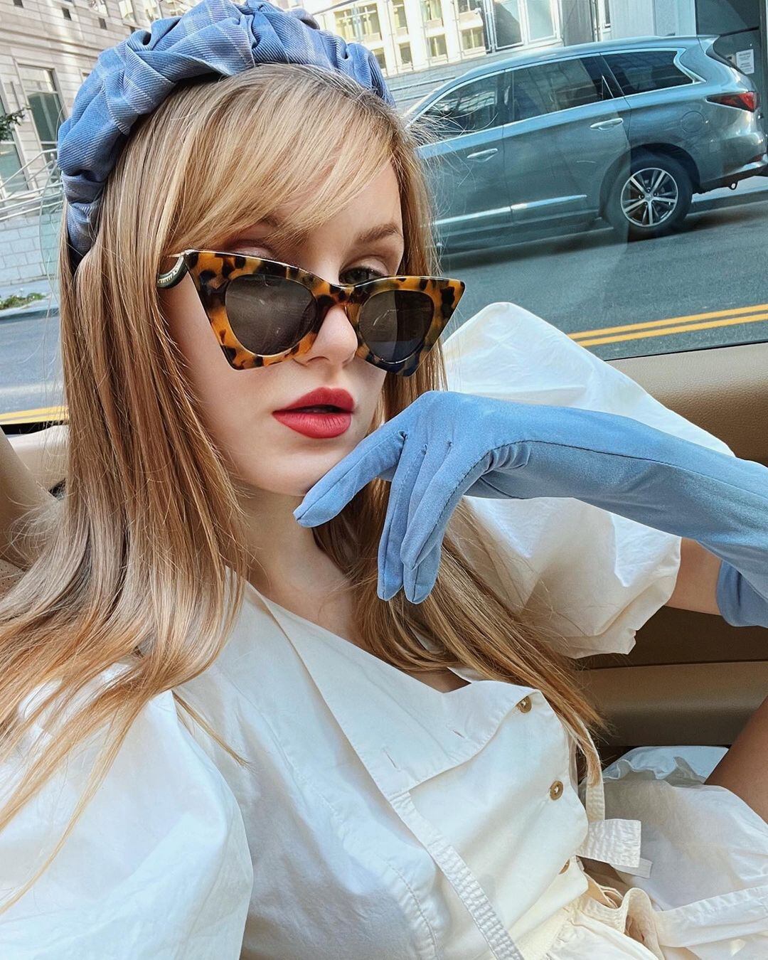 Su novio la cortó para "enfocarse en su carrera"; ahora sale con el jefe de su ex