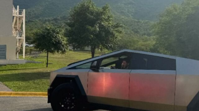 Samuel García en la Cybertruck de Tesla