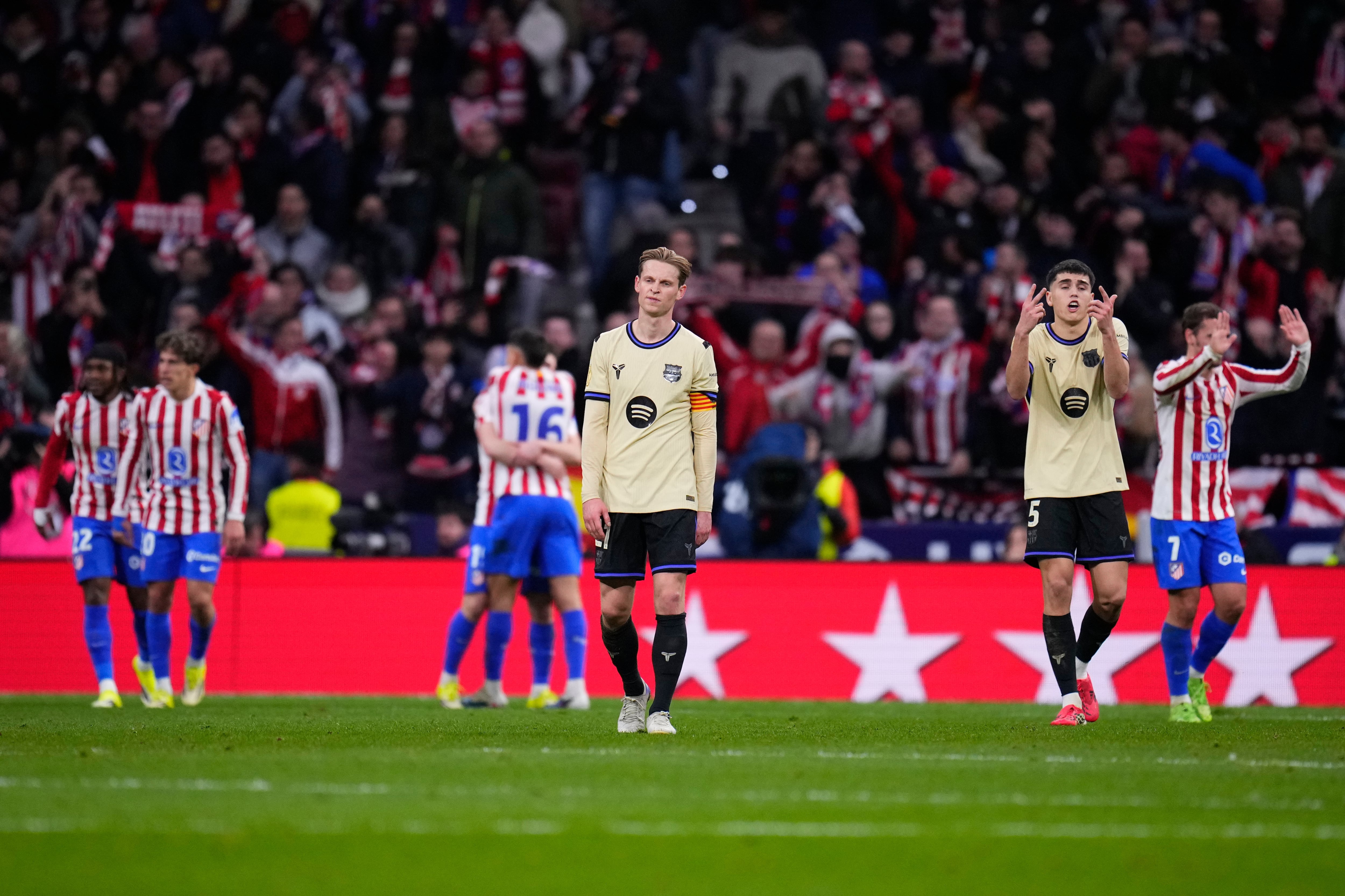 Atlético de Madrid golea al FC Barcelona y lo deja al borde de la eliminación en la Copa del Rey.