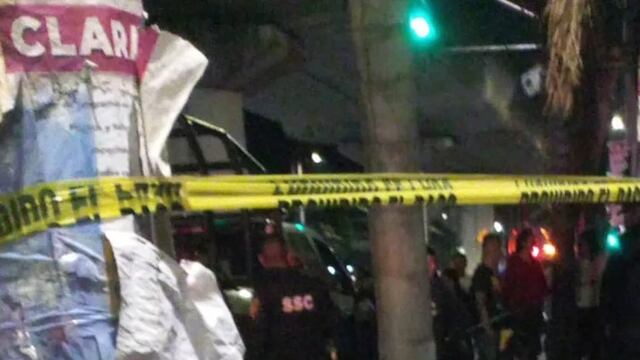 Matan a padre y atacan con ácido a su hija frente a restaurante de Mariscos