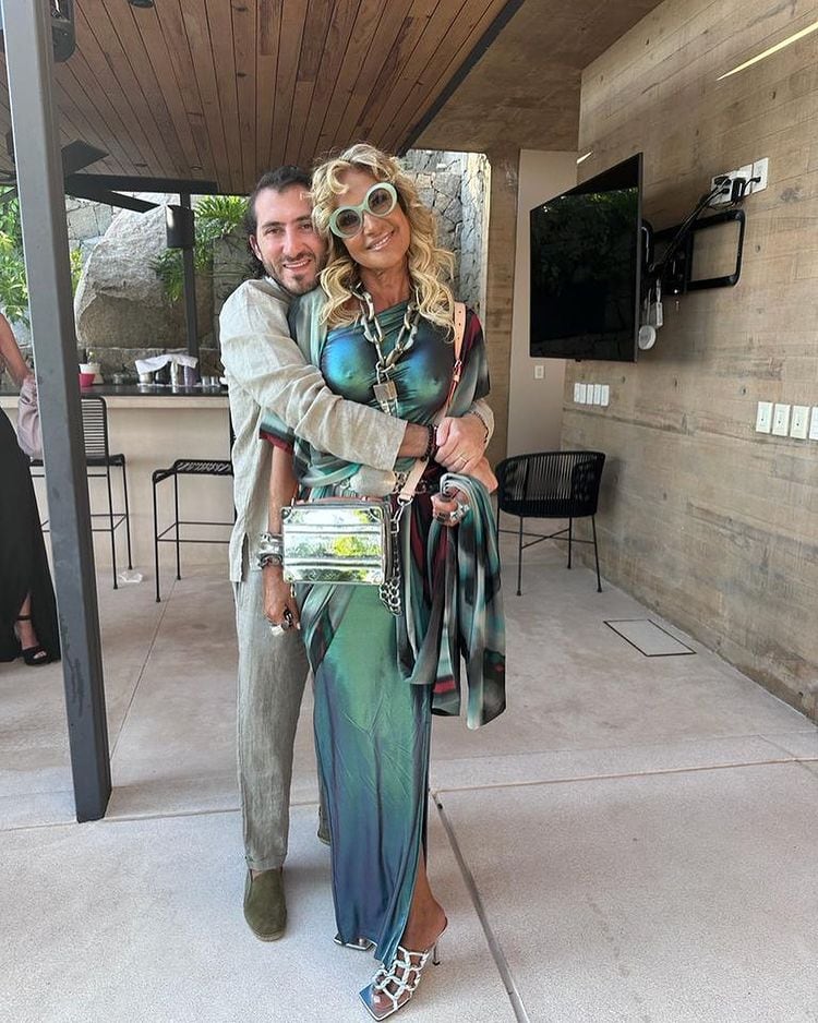 El outfit que Adela Micha usó en boda en Acapulco.