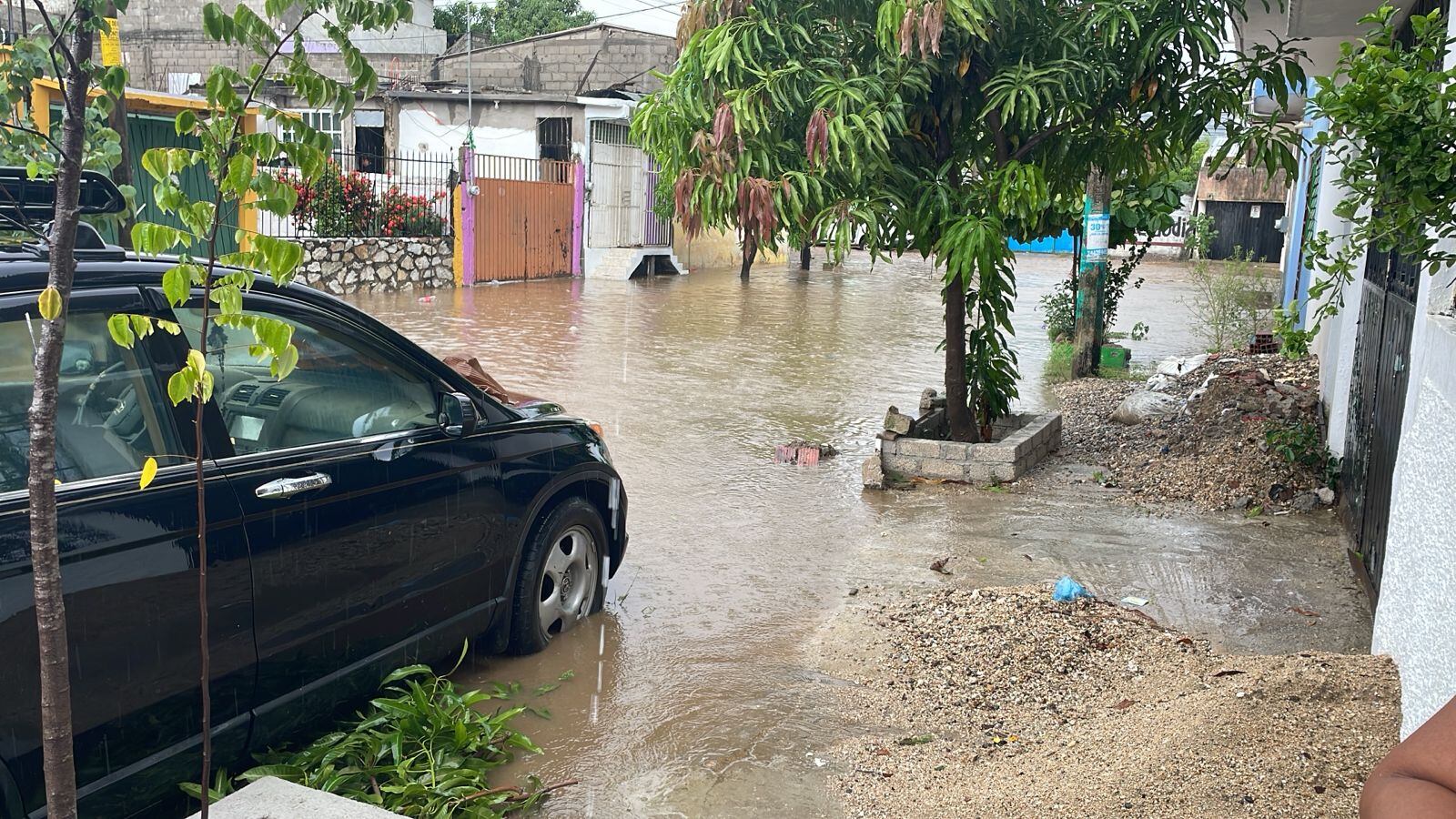John causa severas inundaciones en su paso por el estado de Guerrero