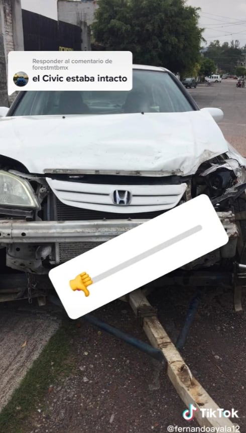 Recibe de regalo coche por graduarse y lo choca
