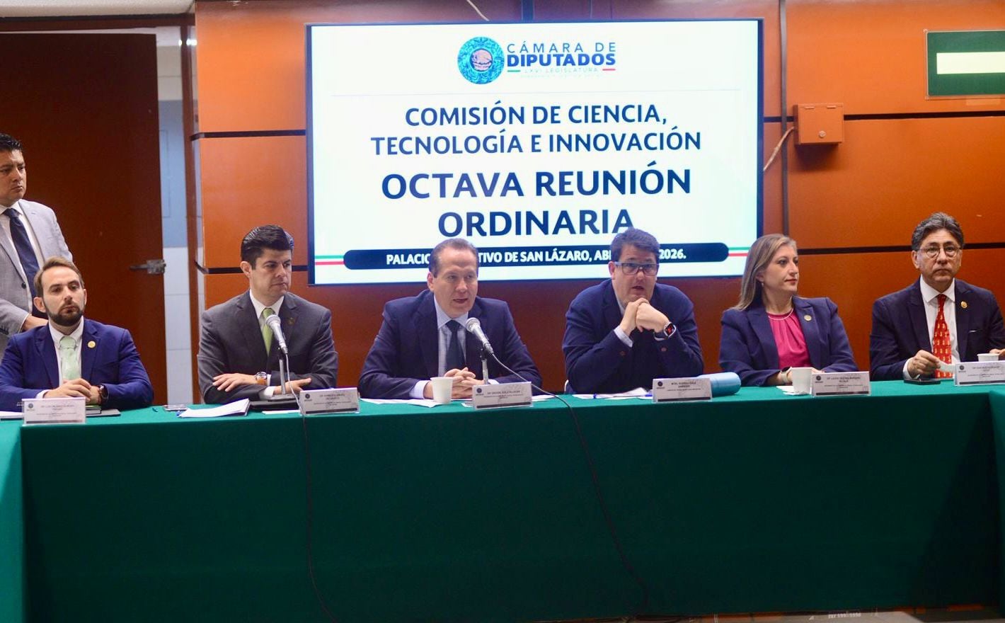 Diputados aprueban dictamen para que universidades retengan ingresos por investigación.