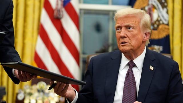 Donald Trump firma sus primeras órdenes ejecutivas en su primer día de su gobierno