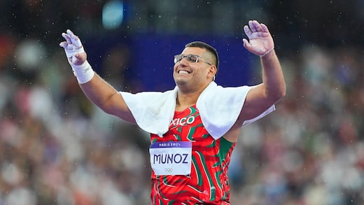 Problemas federativos estuvieron cerca de dejar fuera a Uziel Muñoz; hoy ganó medalla de plata en Mundial de Atletismo