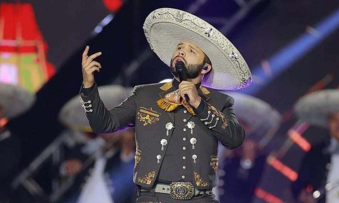 Leonardo Aguilar, cantante.