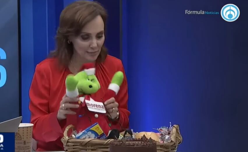 Lilly Téllez llega al noticiero de Ciro Gómez Leyva con todo y canasta de regalos