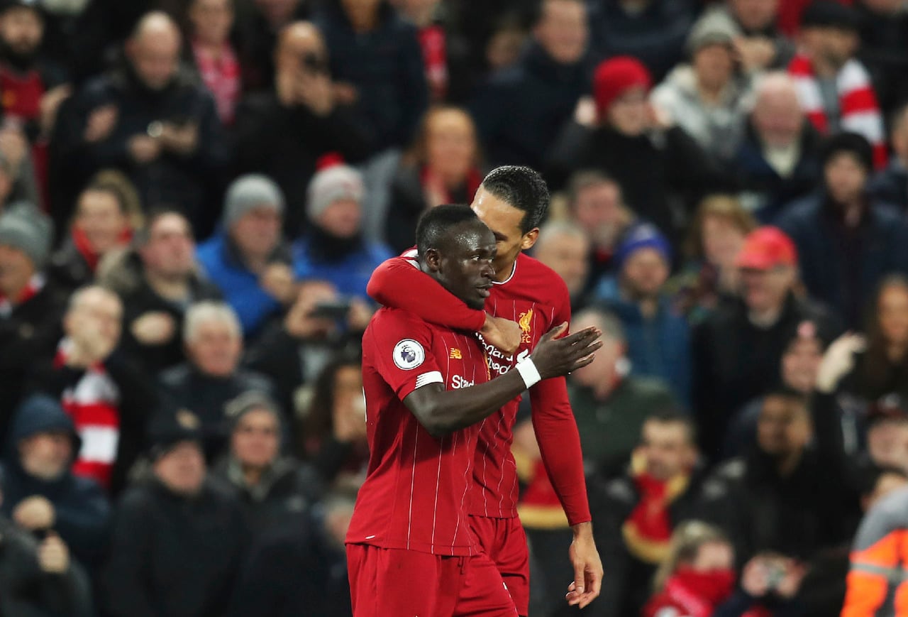 Sadio Mané celebra junto a Virgin van Dijk