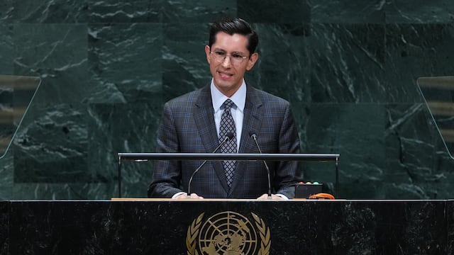 “No llegó sola”: Roberto Velasco destaca a Claudia Sheinbaum como primera presidenta de México ante la ONU