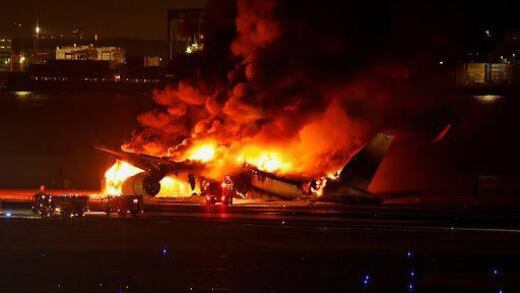 ¿Qué pasó en Japón hoy 2 de enero? Se incendia avión en aeropuerto de Tokio; difunden video del “infierno” que vivieron los pasajeros; dron capta daños tras terremoto