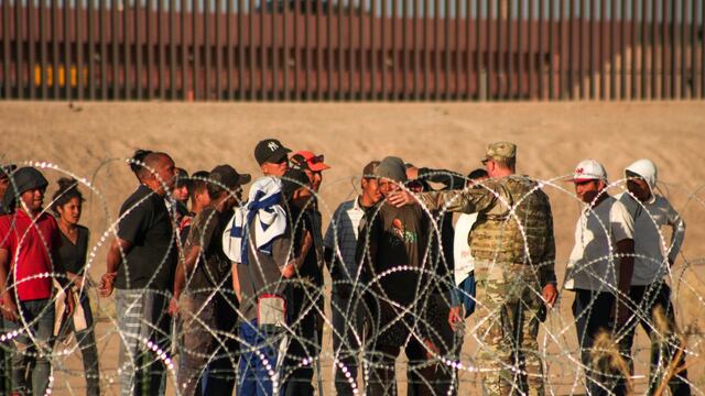 Migrantes en la frontera de México con Estados Unidos
