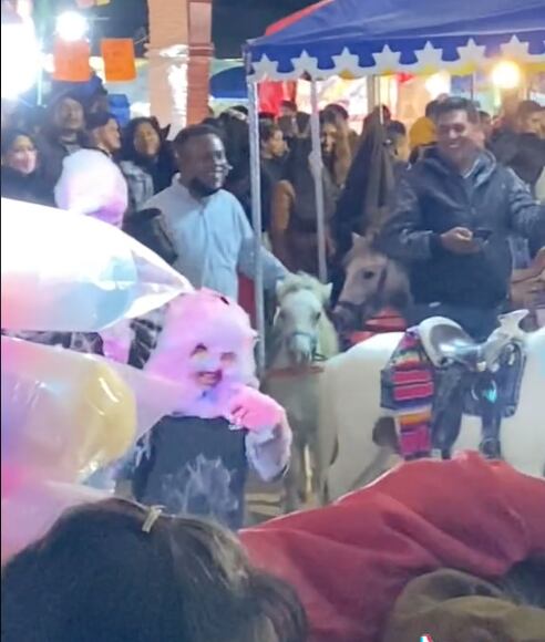 Niño algodón de azúcar en TikTok