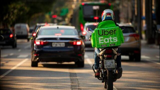 Regular las aplicaciones de transporte y reparto: buenas intenciones vs. duras realidades