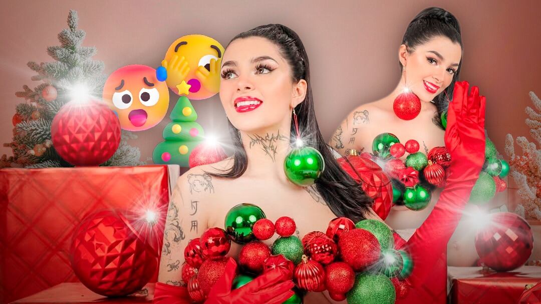 La foto de Karely Ruiz solo cubierta de esferas para desearte ¡Feliz Navidad!