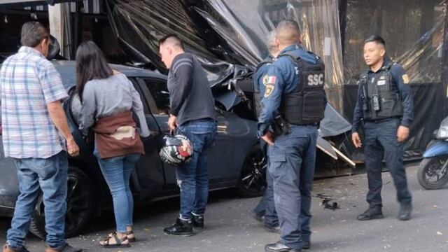 Automóvil se estrella en Restaurante Quebracho