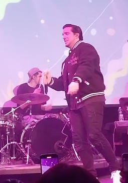 Vadhir Derbez es cruelmente criticado por su peso