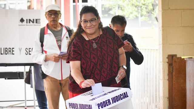 Lenia Batres, candidata a ministra de la Suprema Corte de Justicia de la Nación (SCJN), emitió su voto