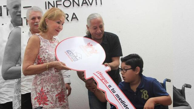 A través de este convenio, los trabajadores del DIF Chiapas que posean alguna discapacidad, tendrán acceso a créditos para remodelar y adaptar sus hogares de acuerdo a lo que sus necesidades demanden.
