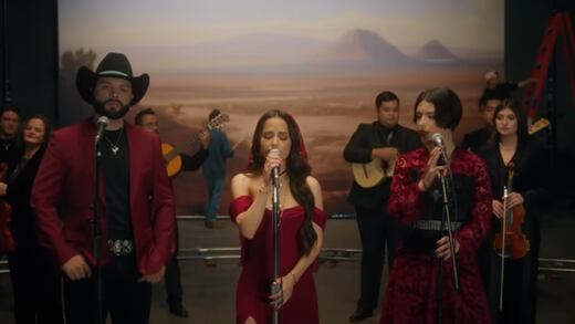 Ángela Aguilar une su voz a Becky G y Leonardo Aguilar; así suena “Por el contrario”