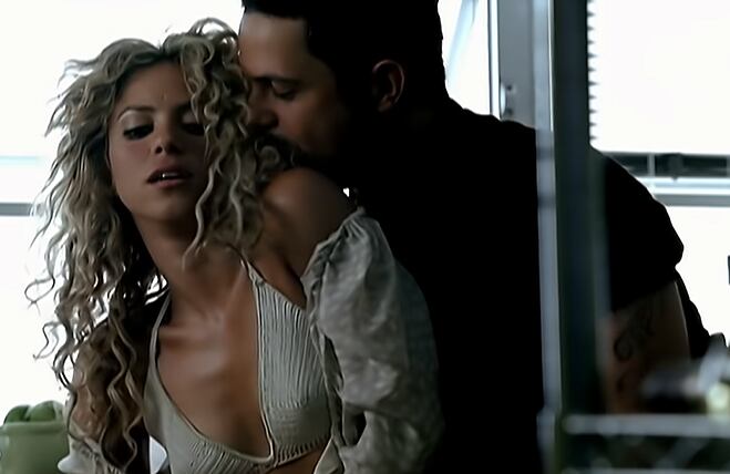 Shakira y Alejandro Sánz en el video "Tortura".