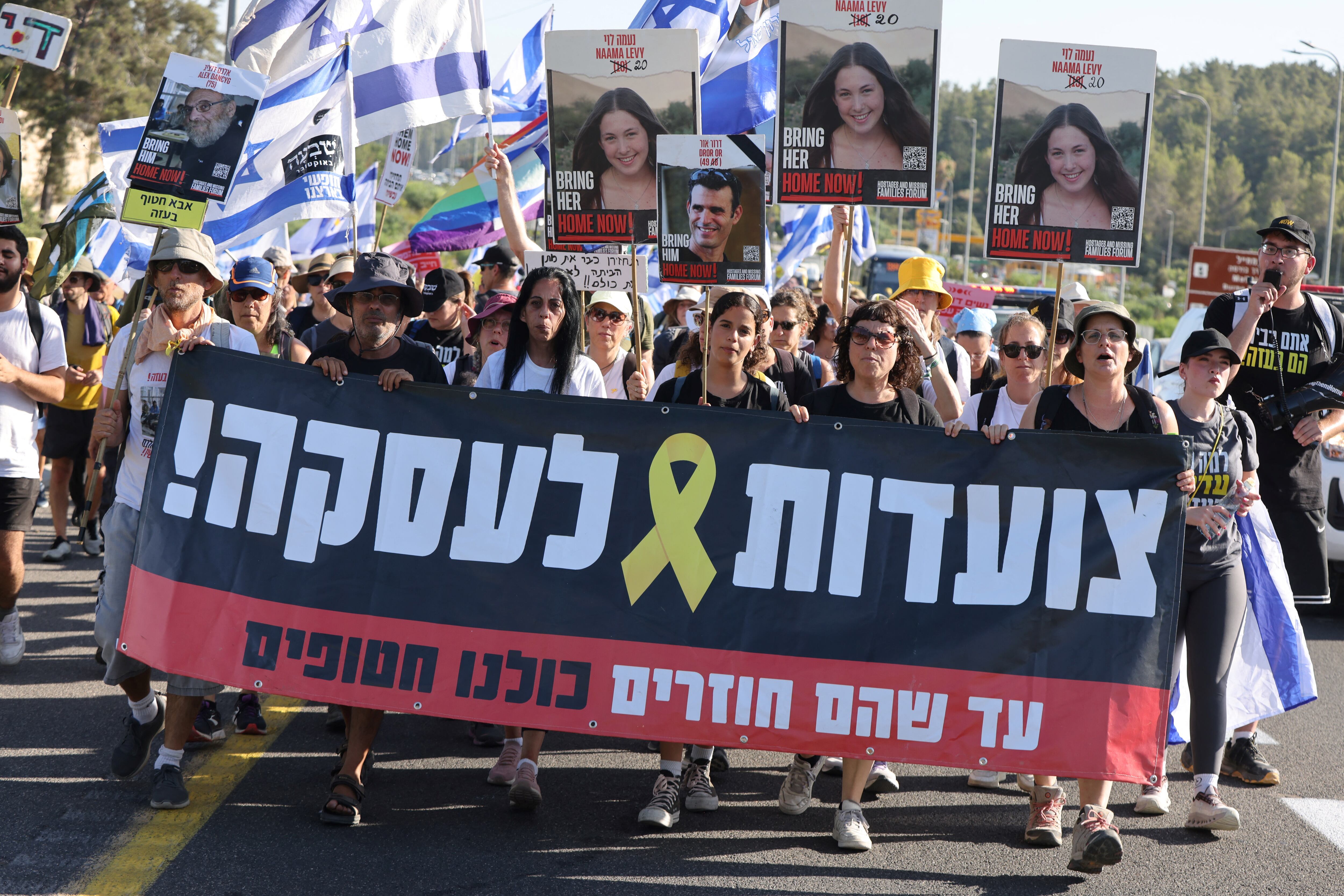 Familias de rehenes realizan marcha en Jerusalén